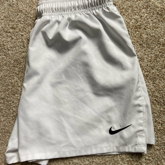 White Womens Nike Shorts Medium Barely Worn - Picture 1 of 5